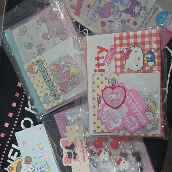 Hello Kitty Bundle - Picture 4 of 5